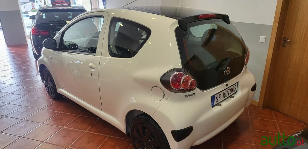 2012' Toyota Aygo photo #5