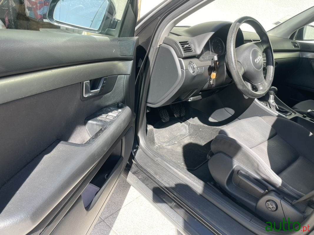 2004' Audi A4 Avant photo #5