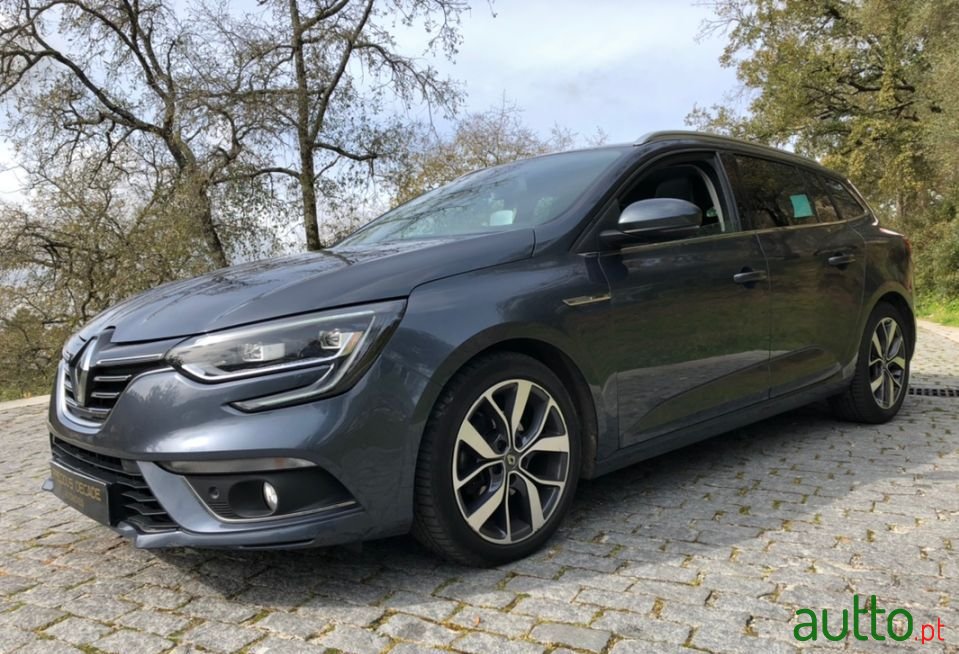 2017' Renault Megane Sport Tourer photo #1