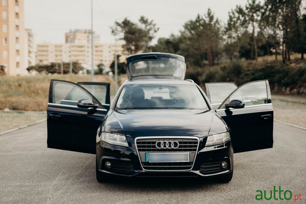 2010' Audi A4 Avant photo #6