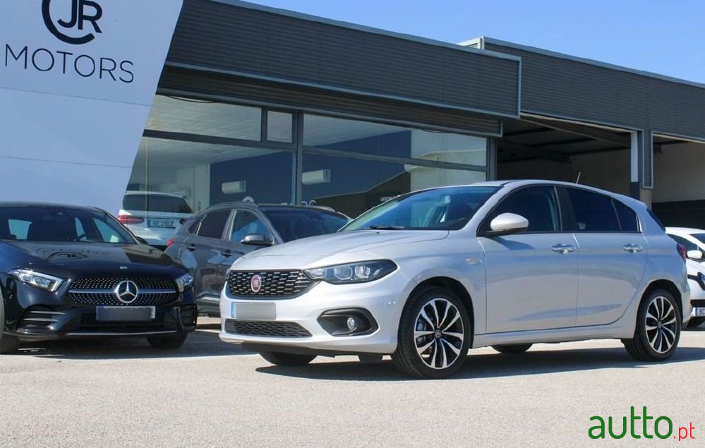 2021' Fiat Tipo Station Wagon photo #2