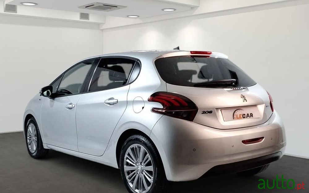 2016' Peugeot 208 photo #5