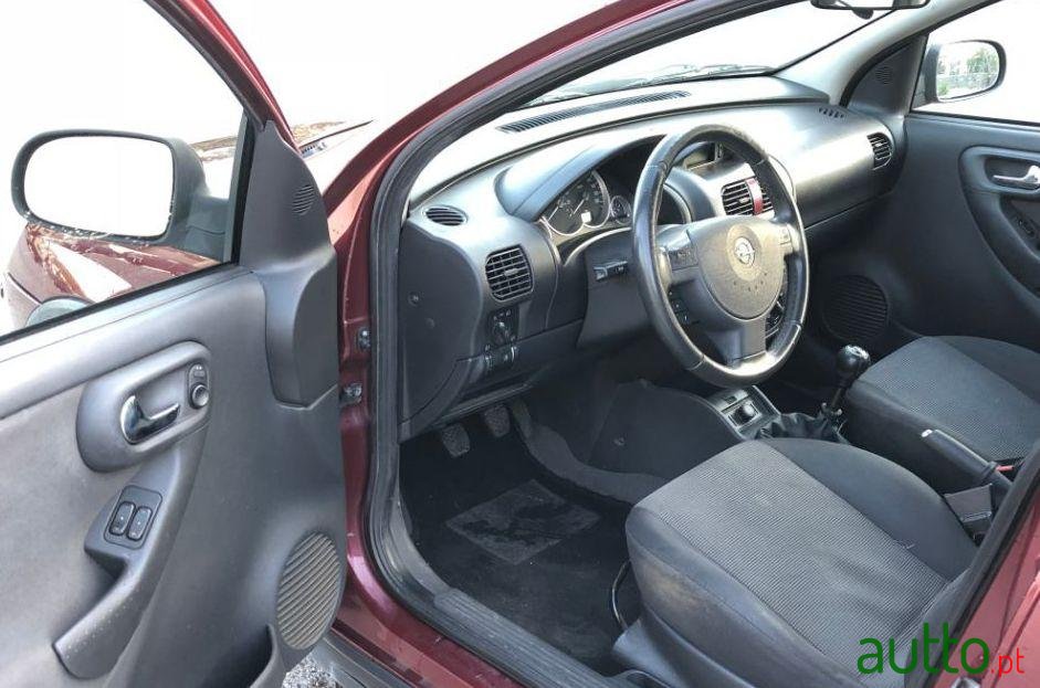 2004' Opel Corsa photo #4