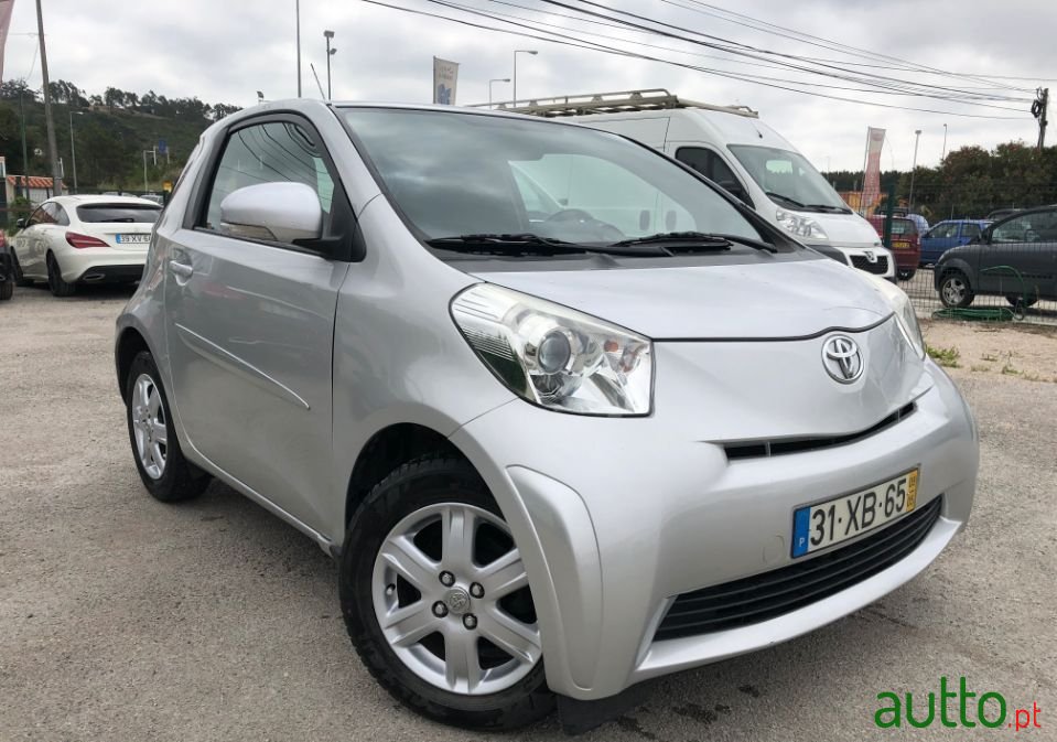 2009' Toyota iQ photo #1
