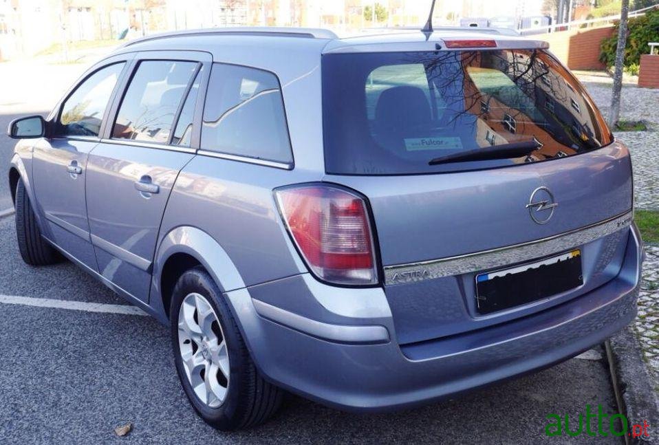 2007' Opel Astra Caravan photo #3