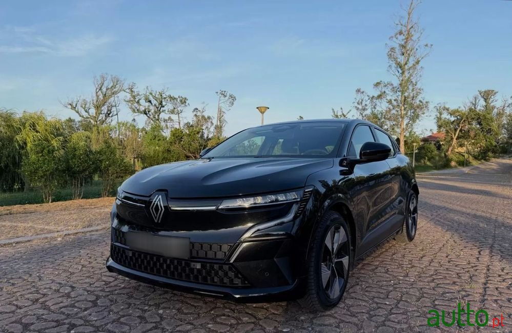 2023' Renault Megane E-Tech photo #1