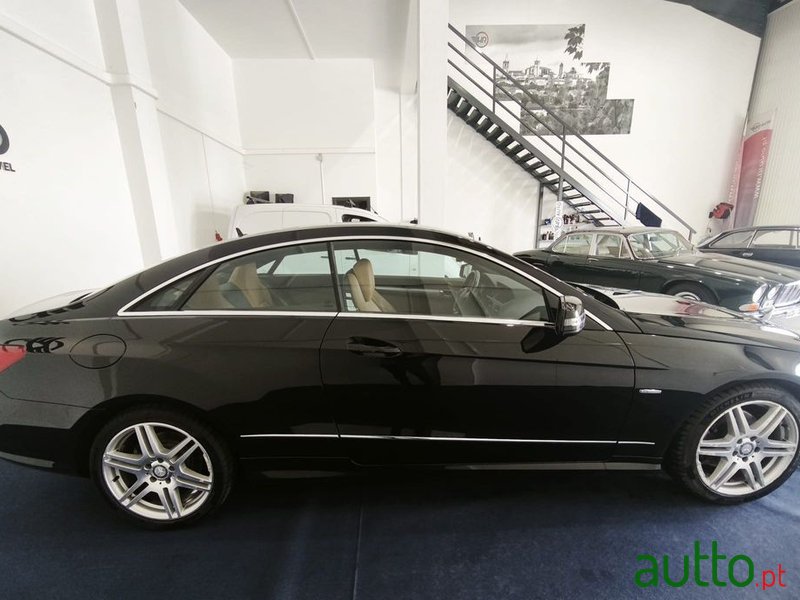 2010' Mercedes-Benz Classe E photo #5