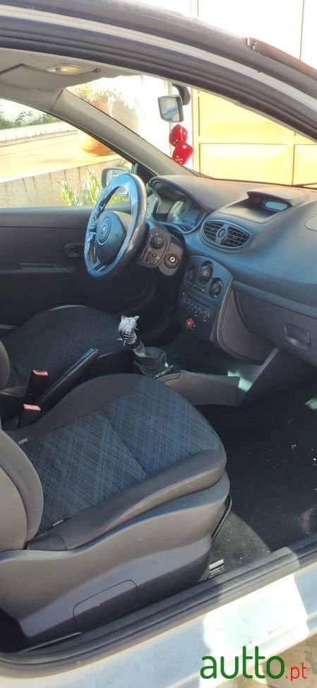 2008' Renault Clio 1.5 Dci Pack photo #4