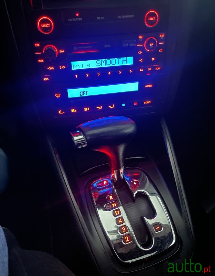 2001' Volkswagen Golf photo #5