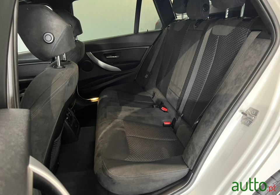 2013' BMW 320 photo #6