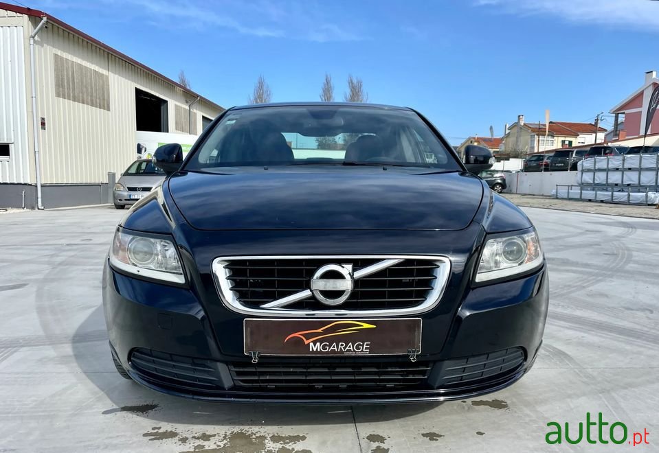 2011' Volvo S40 photo #2