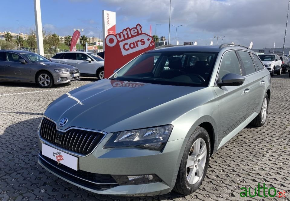 2017' Skoda Superb Break photo #1
