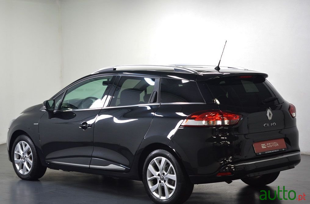 2019' Renault Clio Sport Tourer photo #3