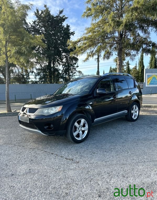 2008' Mitsubishi Outlander photo #1