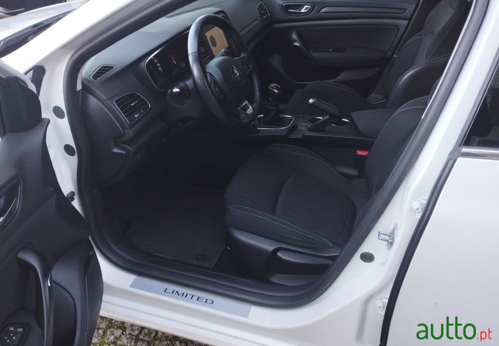 2019' Renault Megane Sport Tourer photo #5