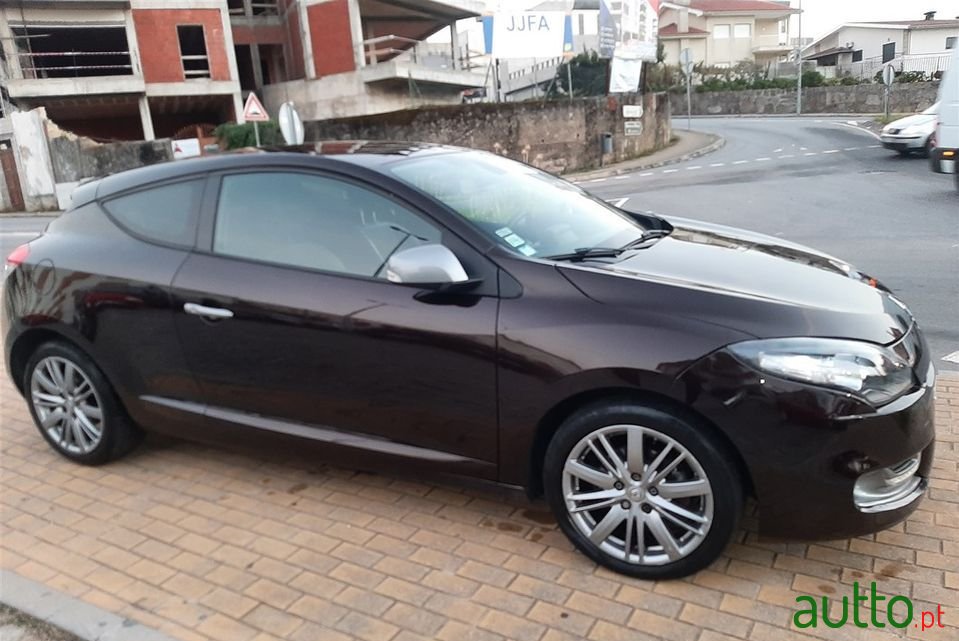 2012' Renault Megane Coupe photo #3
