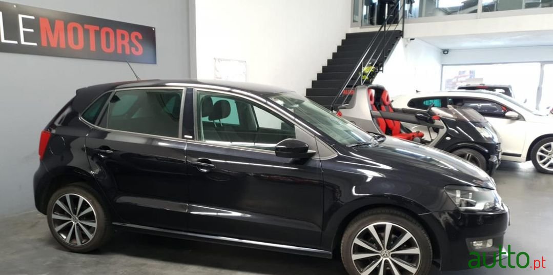 2011' Volkswagen Polo photo #4