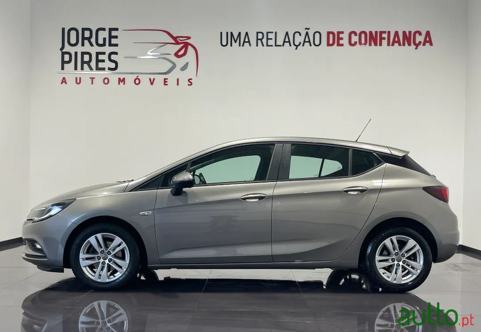 2017' Opel Astra photo #4