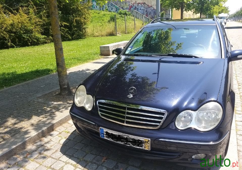 2004' Mercedes-Benz C-220 photo #1