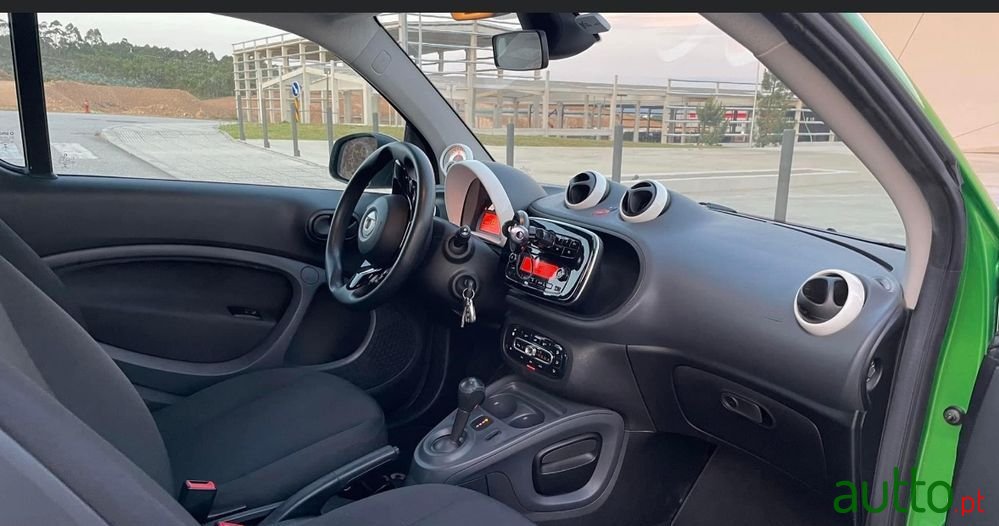 2017' Smart Fortwo Coupe Electric Drive photo #6