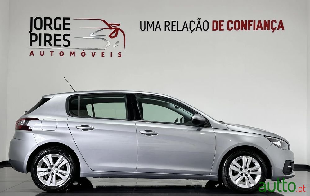 2019' Peugeot 308 1.5 Bluehdi Style photo #3