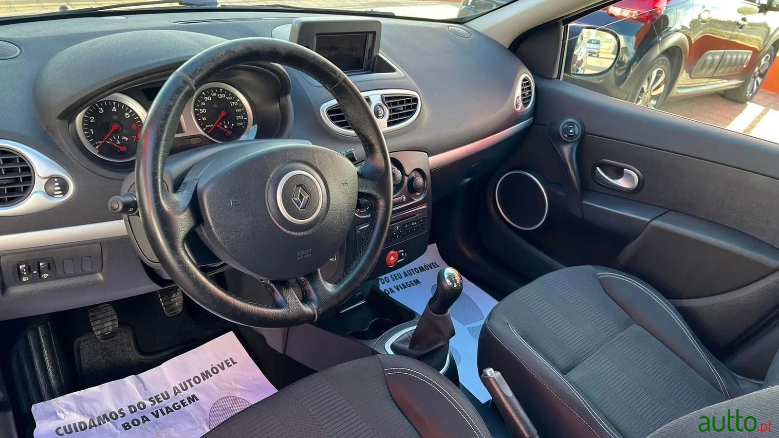 2009' Renault Clio photo #6