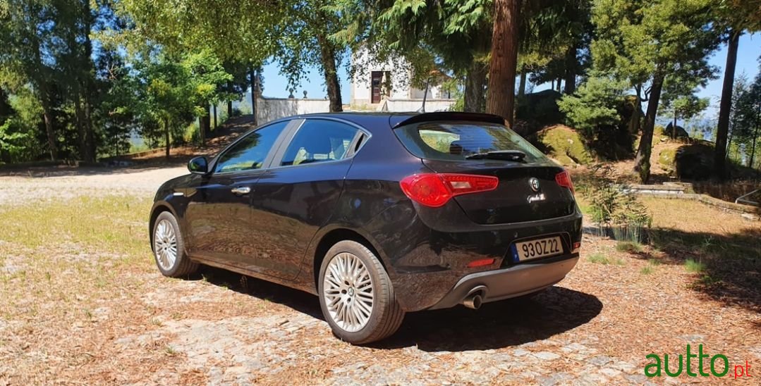 2014' Alfa Romeo Giulietta photo #4