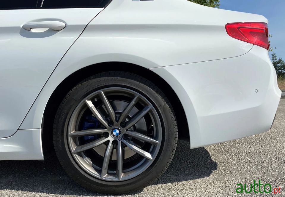 2019' BMW 530 photo #6