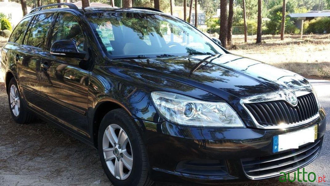 2010' Skoda Octavia Break photo #5