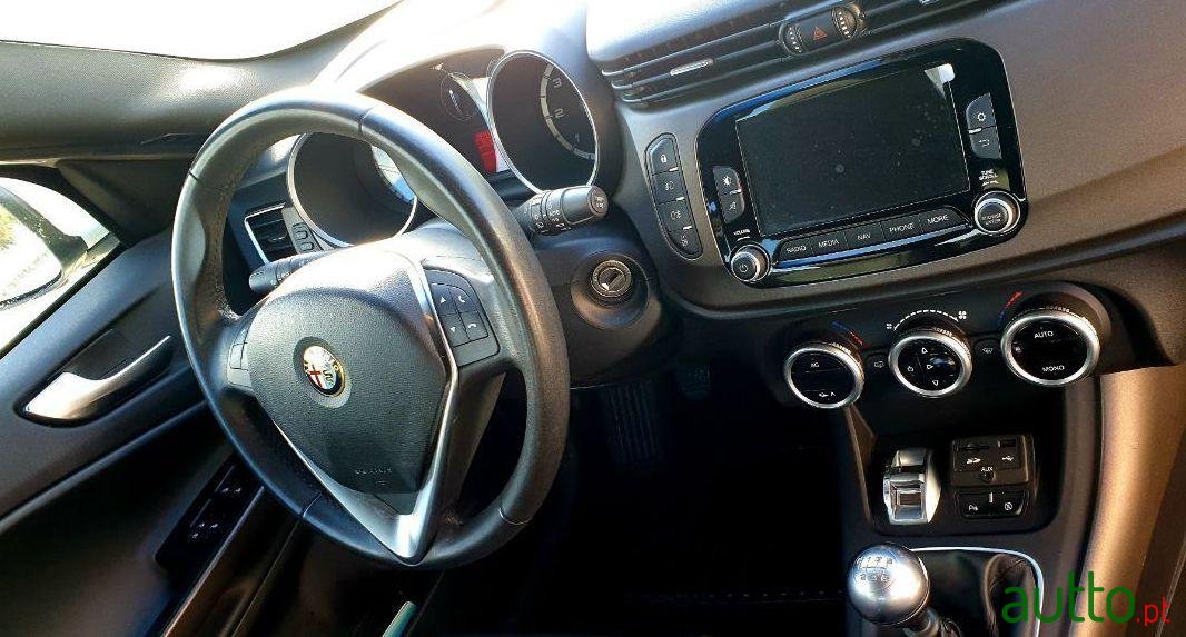 2014' Alfa Romeo Giulietta photo #1