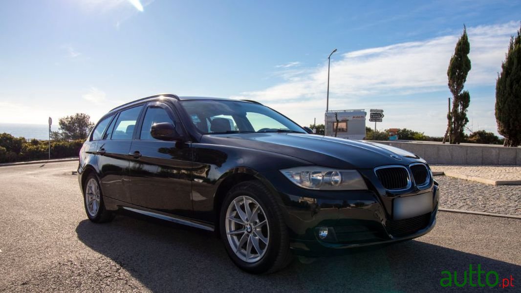 2011' BMW 320 Ver-D-Touring photo #2