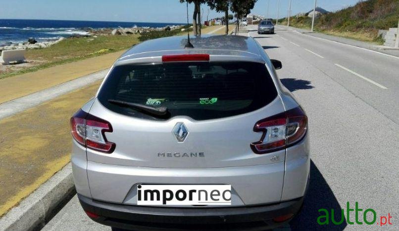 2011' Renault Megane Sport Tourer photo #3