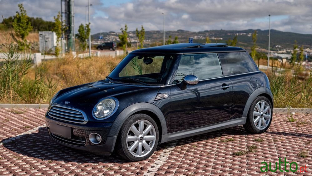 2009' MINI Cooper 3 Portas photo #3
