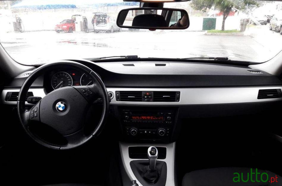 2010' BMW 316 Touring D photo #1