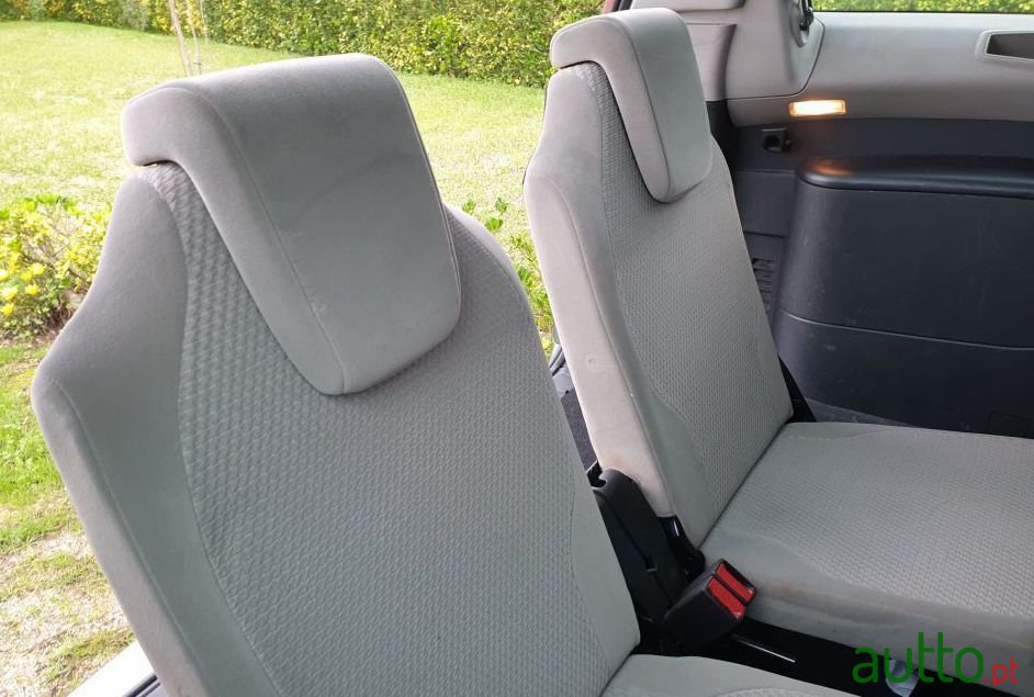 2008' Citroen C4 Grand Picasso photo #2