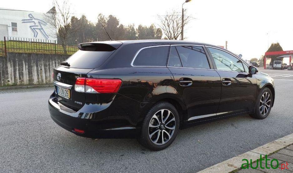 2014' Toyota Avensis Touring Sports photo #1