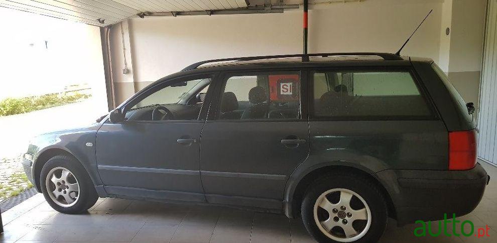 2000' Volkswagen Passat Variant photo #1