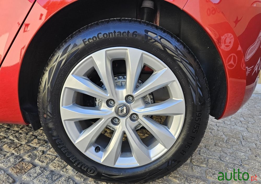 2021' Renault Clio photo #3