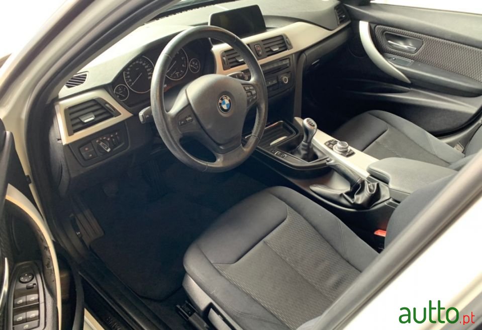 2013' BMW 316 photo #3