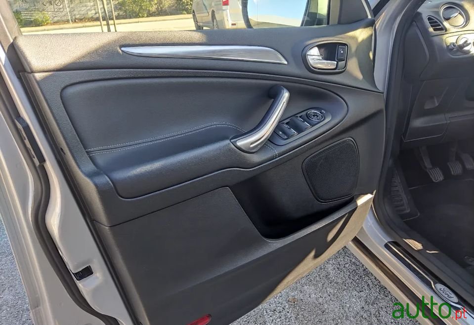 2012' Ford S-Max photo #6