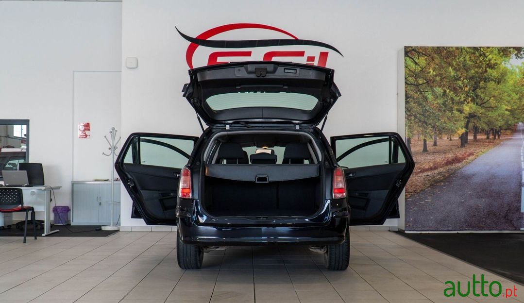 2009' Opel Astra Caravan photo #4