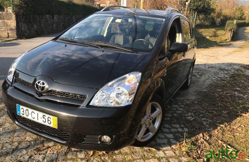 2006' Toyota Corolla Verso photo #1