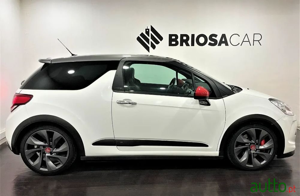 2011' Citroen DS3 photo #2