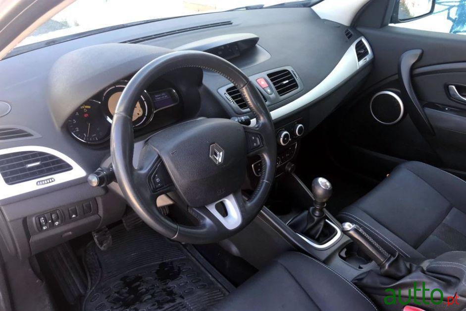 2009' Renault Megane photo #2