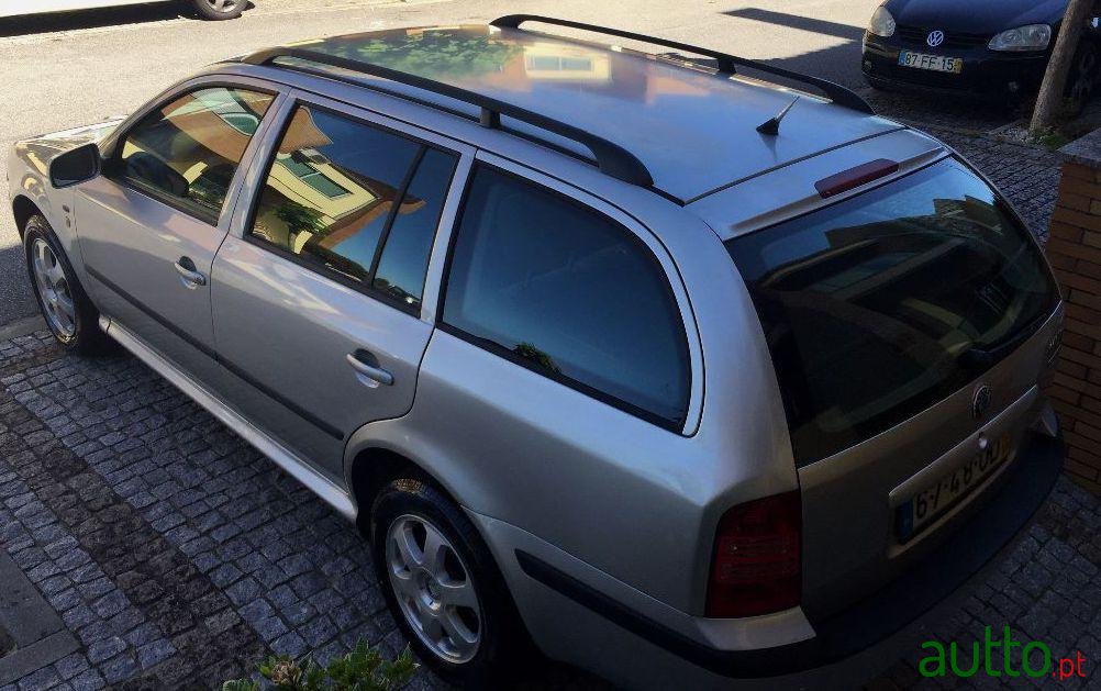 2002' Skoda Octavia Break photo #3