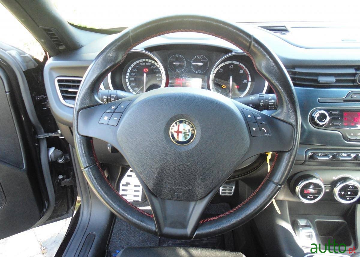 2013' Alfa Romeo Giulietta Giulietta 940 photo #4