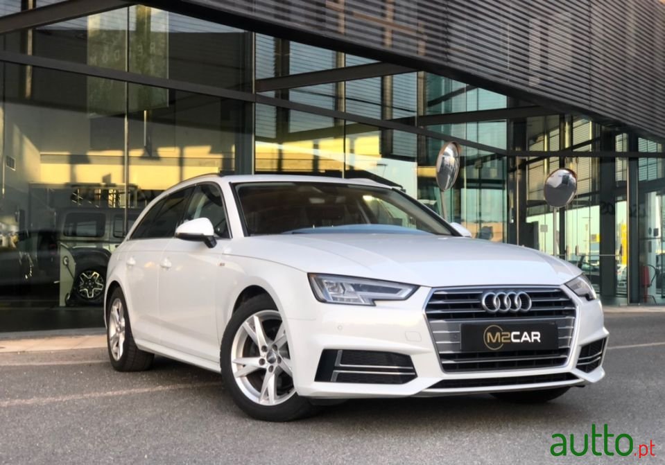2017' Audi A4 Avant photo #2