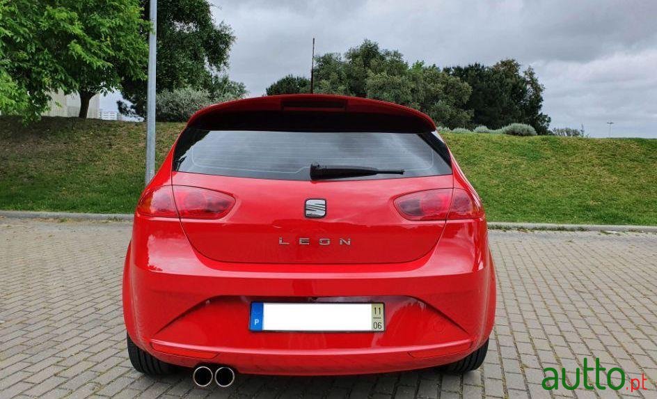 2011' SEAT Leon photo #4