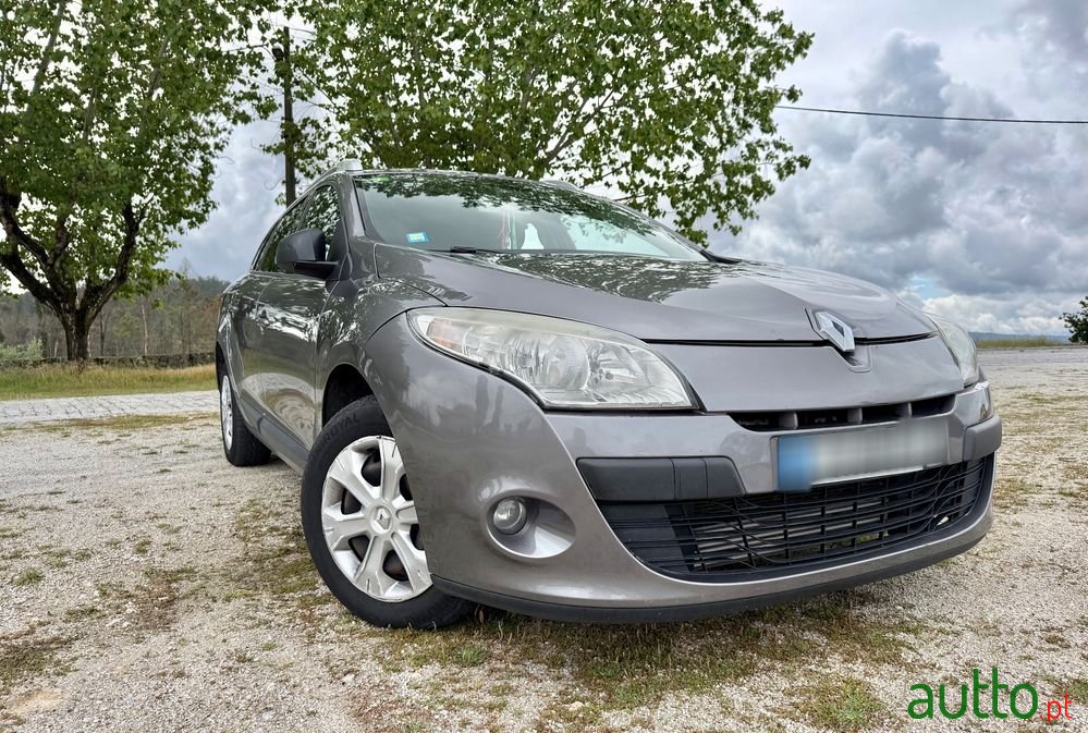 2011' Renault Mégane Sport Tourer photo #1