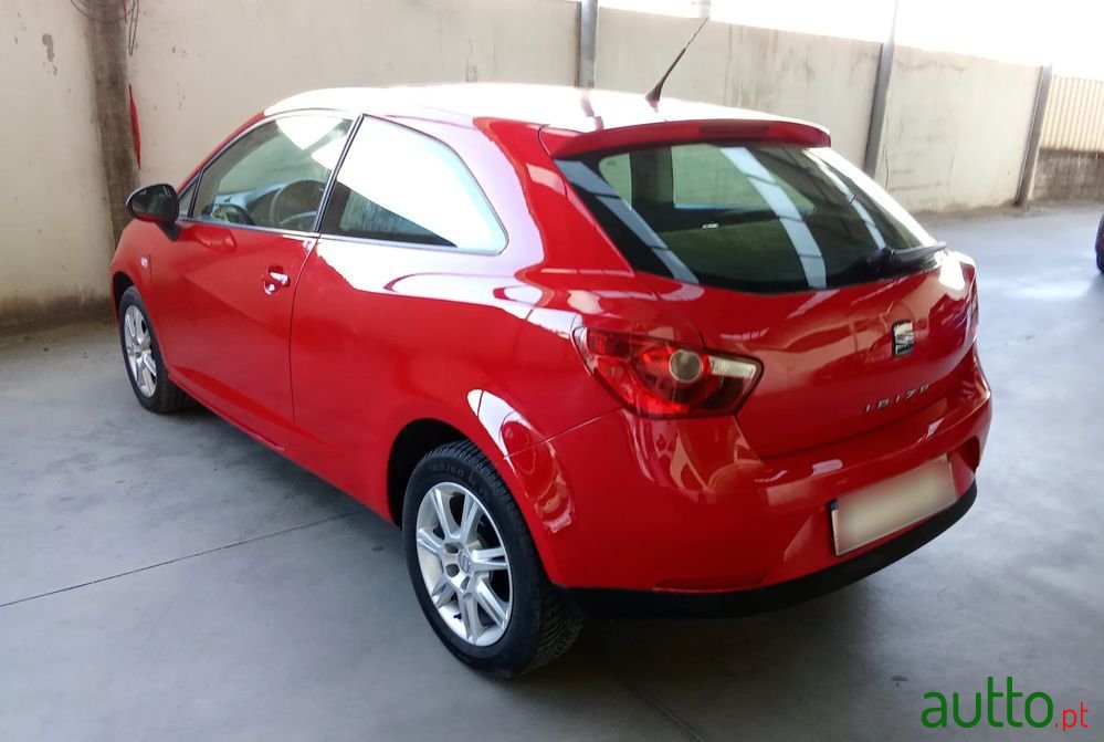 2011' SEAT Ibiza photo #4